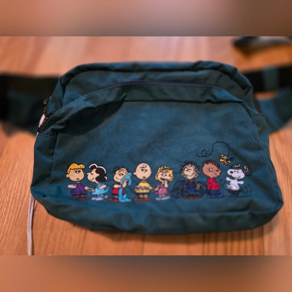 NWT Baggu Peanuts Fanny Pack - Picture 7 of 7